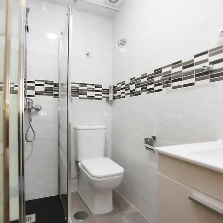 Apartamento En Calle Mendoza - Zona Huelin&300 Mts De La Playa Apartamento Málaga