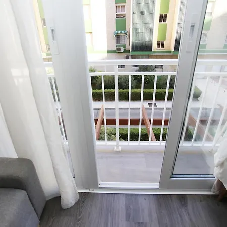 Apartamento En Calle Mendoza - Zona Huelin&300 Mts De La Playa Málaga