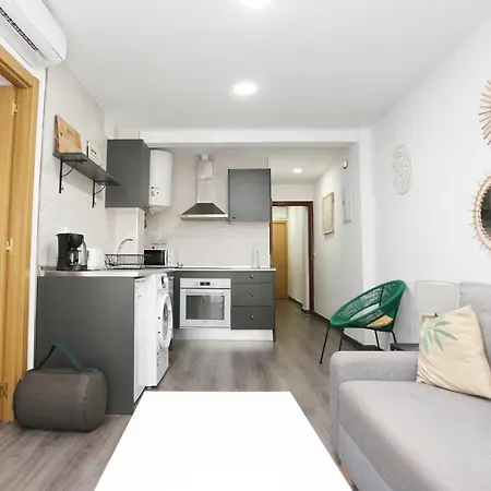 Apartamento En Calle Mendoza - Zona Huelin&300 Mts De La Playa Apartamento Málaga