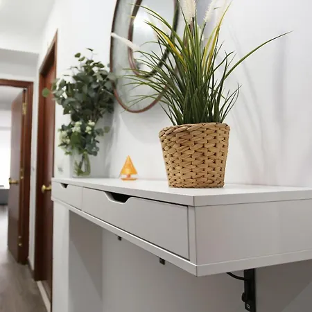 Apartamento En Calle Mendoza - Zona Huelin&300 Mts De La Playa Apartamento