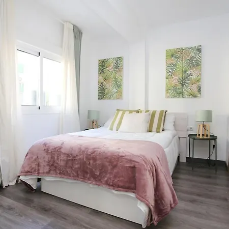 Apartamento En Calle Mendoza - Zona Huelin&300 Mts De La Playa Apartamento Málaga