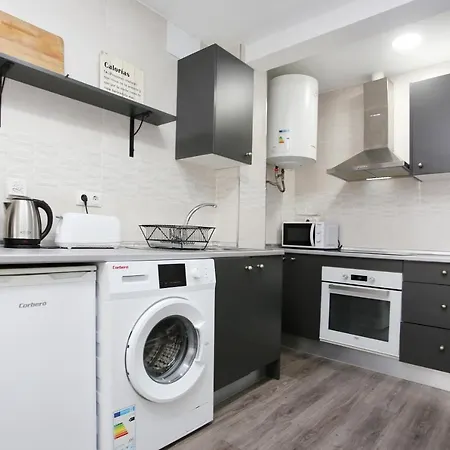 Apartamento En Calle Mendoza - Zona Huelin&300 Mts De La Playa Apartamento Málaga