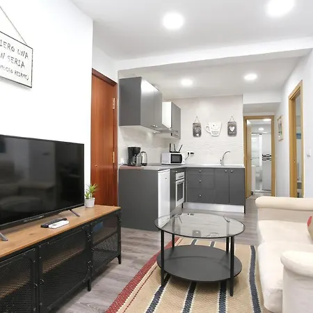 Apartamento En Calle Mendoza - Zona Huelin&300 Mts De La Playa * Málaga