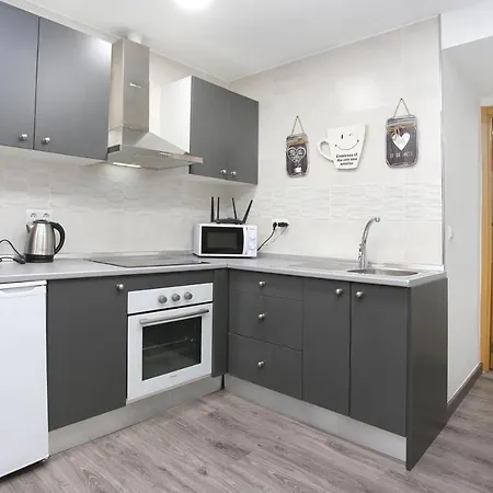 Apartamento En Calle Mendoza - Zona Huelin&300 Mts De La Playa *