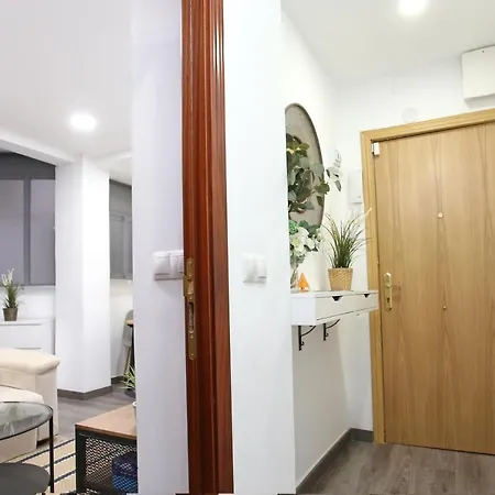 Apartamento En Calle Mendoza - Zona Huelin&300 Mts De La Playa Apartamento