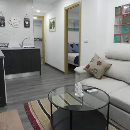 Apartamento En Calle Mendoza - Zona Huelin&300 Mts De La Playa * Málaga