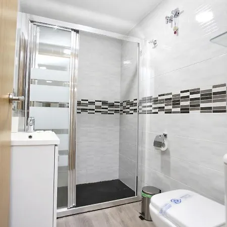 Apartamento En Calle Mendoza - Zona Huelin & 300 Mts De La Playa * Malaga